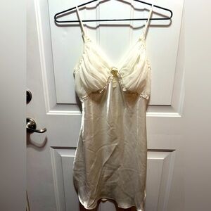 Delicates Gorgeous Cream Satin Short Nightgown with Gathered Chiffon Bust. Sz S